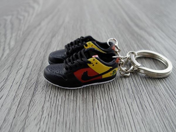 Mini sneaker keychain 3D Dunk SB Raygun - Sneakers Passion