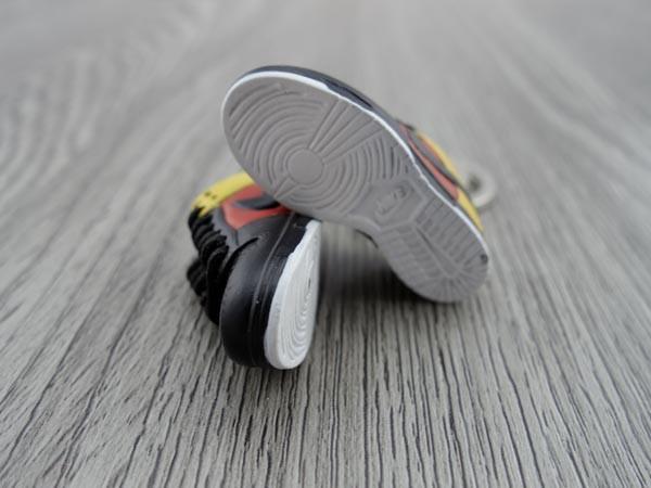 Mini sneaker keychain 3D Dunk SB Raygun - Sneakers Passion