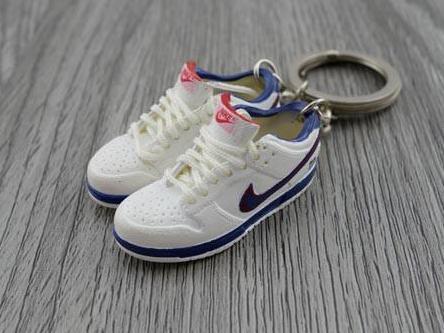 Mini sneaker keychain 3D Dunk SB low @ - Sneakers Passion