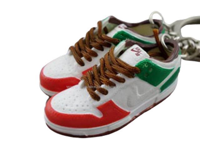 mini sneaker keychains Dunk Low Pro SB Cinco De Mayo (2005) - Sneakers Passion