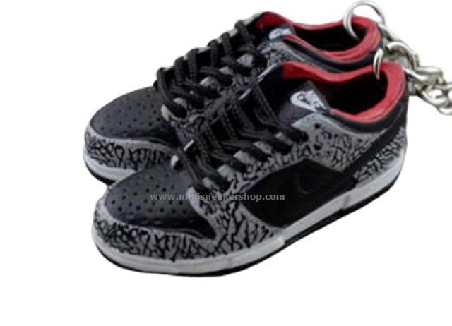 mini sneaker keychains Dunk Low Pro SB- Black (2002) - Sneakers Passion