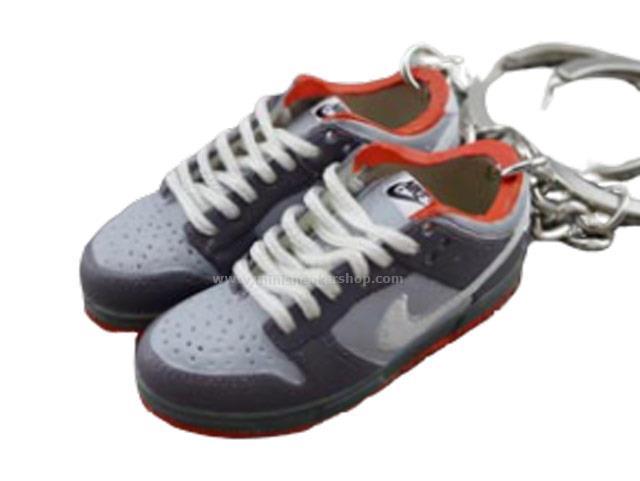 mini sneaker keychains Dunk Low Pro SB- Pigeon (2005) - Sneakers Passion