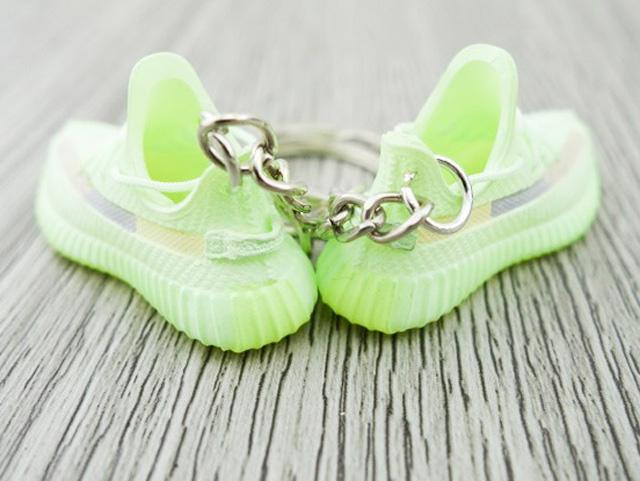 Mini Sneaker Keychains YZY V.2 - GLOW - Sneakers Passion