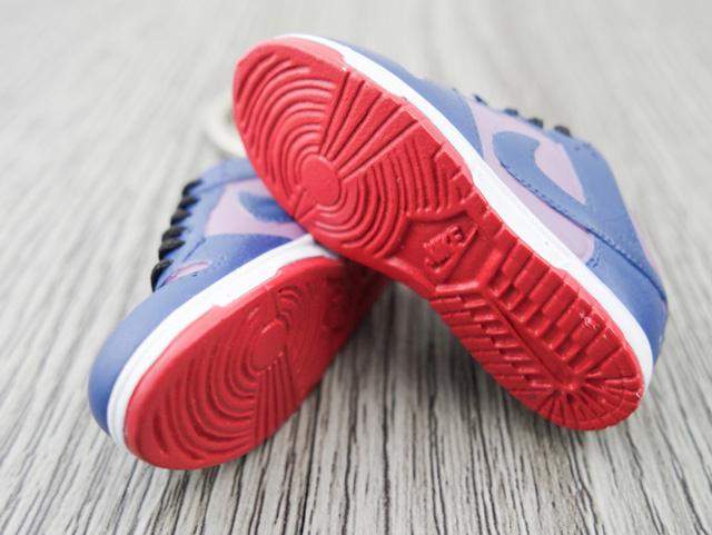 Mini sneaker keychain 3D Dunk Lo - Lila Blue Red - Sneakers Passion