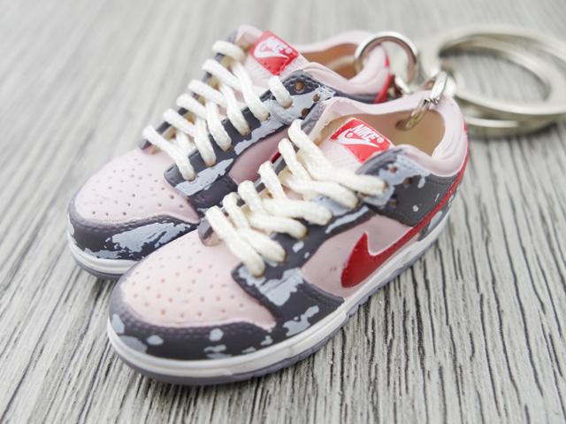 Mini sneaker keychain 3D Dunk Lo - Pink and Red - Sneakers Passion