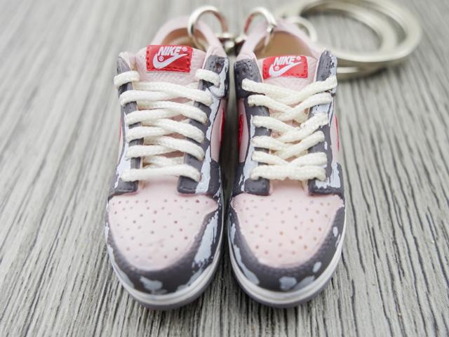 Mini sneaker keychain 3D Dunk Lo - Pink and Red - Sneakers Passion