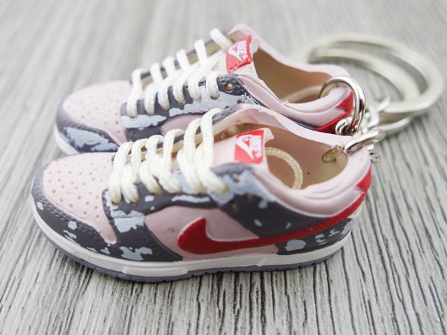 Mini sneaker keychain 3D Dunk Lo - Pink and Red - Sneakers Passion