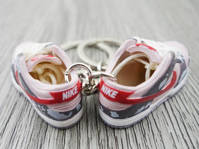 Mini sneaker keychain 3D Dunk Lo - Pink and Red - Sneakers Passion