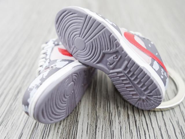 Mini sneaker keychain 3D Dunk Lo - Pink and Red - Sneakers Passion
