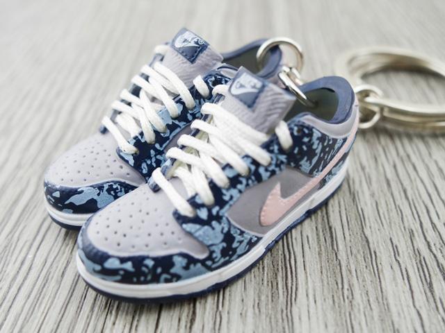 Mini sneaker keychain 3D Dunk Lo - Grey/Pink - Sneakers Passion