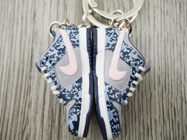 Mini sneaker keychain 3D Dunk Lo - Grey/Pink - Sneakers Passion