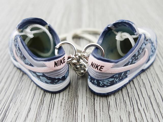 Mini sneaker keychain 3D Dunk Lo - Grey/Pink - Sneakers Passion