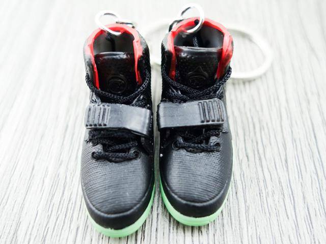 Mini Sneaker Keychains NIKE Yeezy Black Solar Red - Sneakers Passion