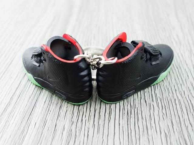 Mini Sneaker Keychains NIKE Yeezy Black Solar Red - Sneakers Passion
