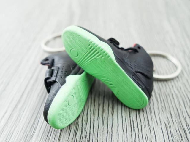 Mini Sneaker Keychains NIKE Yeezy Black Solar Red - Sneakers Passion