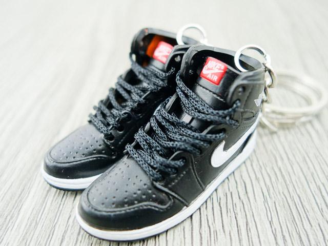 Mini sneaker keychain 3D Air Jordan 1 - Black and White - Sneakers Passion