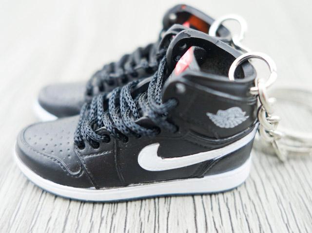 Mini sneaker keychain 3D Air Jordan 1 - Black and White - Sneakers Passion