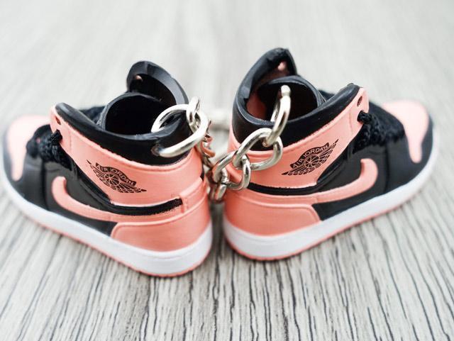 Mini sneaker keychain 3D Air Jordan 1 - Crimson Tint - Sneakers Passion