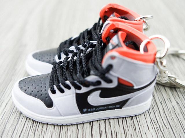 Mini sneaker keychain 3D Air Jordan 1 - Hyper Crimson HQ - Sneakers Passion