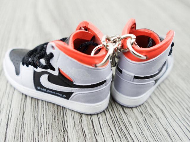 Mini sneaker keychain 3D Air Jordan 1 - Hyper Crimson HQ - Sneakers Passion