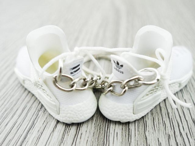Mini sneaker keychain 3D Pharrell - Human Race - Grey - Sneakers Passion