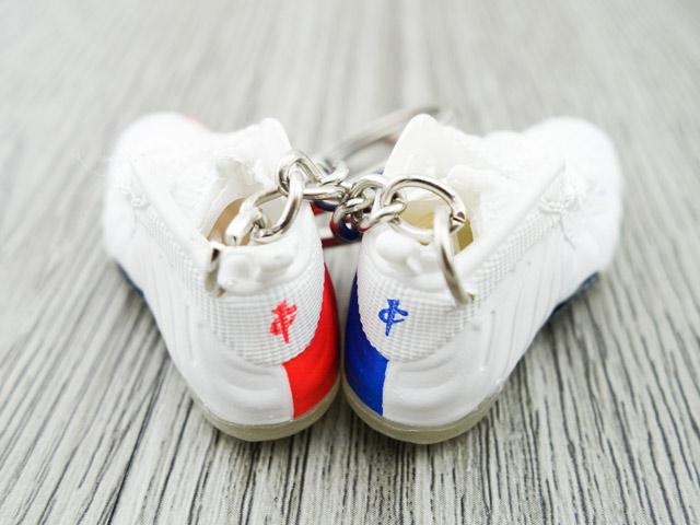 Mini sneaker keychain 3D Foam - White Blue/Coral - Sneakers Passion