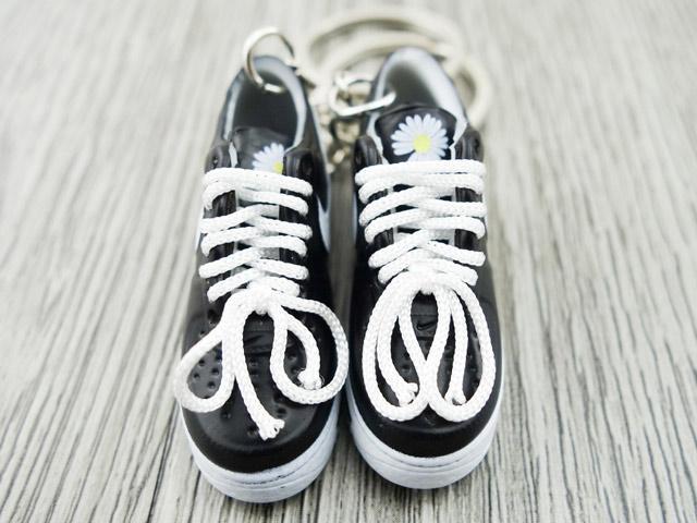 mini 3D sneaker keychains Air Force 1 x G-Dragon Black and white - Sneakers Passion