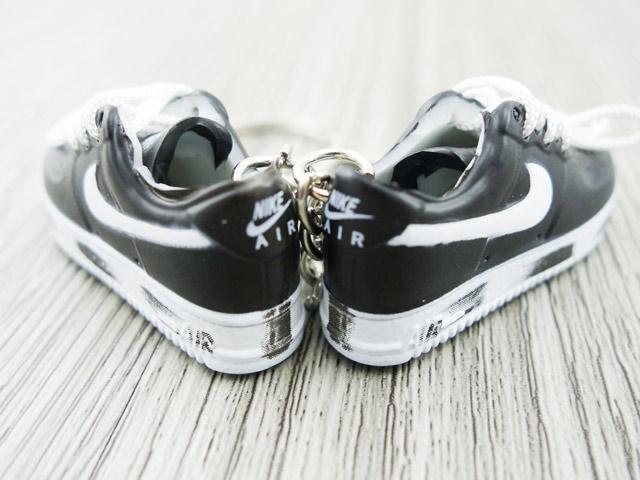 mini 3D sneaker keychains Air Force 1 x G-Dragon Black and white - Sneakers Passion