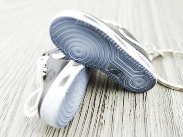 mini 3D sneaker keychains Air Force 1 x G-Dragon Black and white - Sneakers Passion