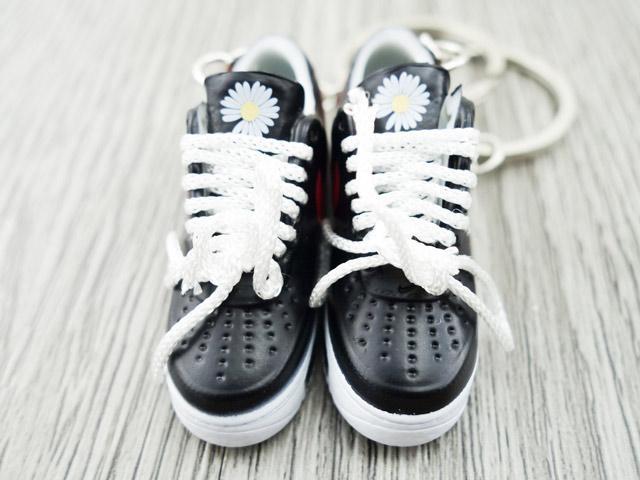 mini 3D sneaker keychains Air Force 1 x G-Dragon Black black and red - Sneakers Passion