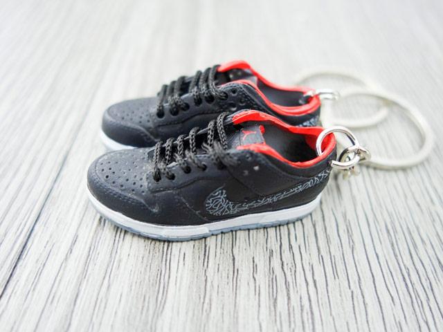 Mini sneaker keychain 3D Dunk - Black and Red - Sneakers Passion
