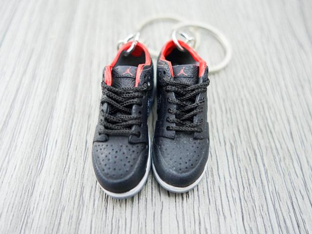 Mini sneaker keychain 3D Dunk - Black and Red - Sneakers Passion