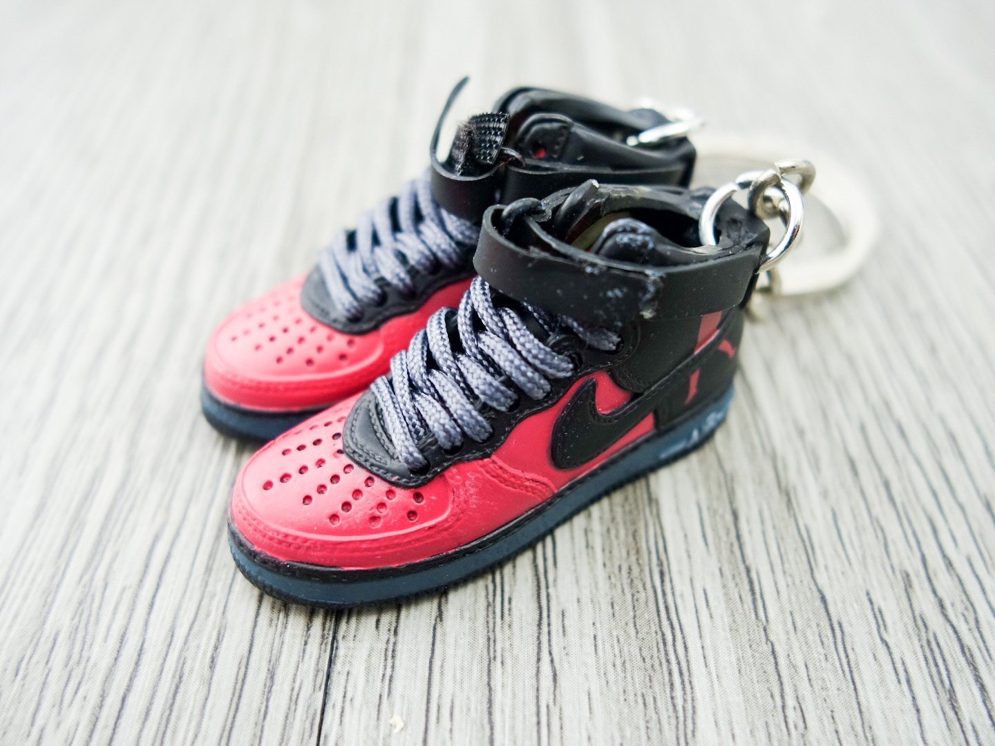 Mini sneaker keychain Air Force 1 Rasheed Wallace Black and Red - Sneakers Passion