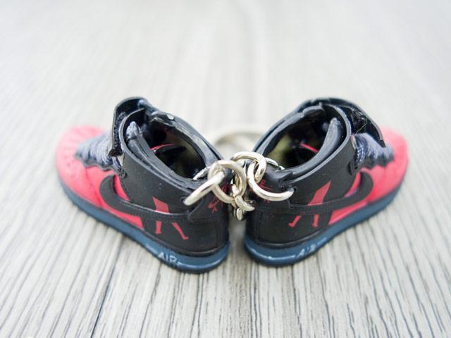 Mini sneaker keychain Air Force 1 Rasheed Wallace Black and Red - Sneakers Passion