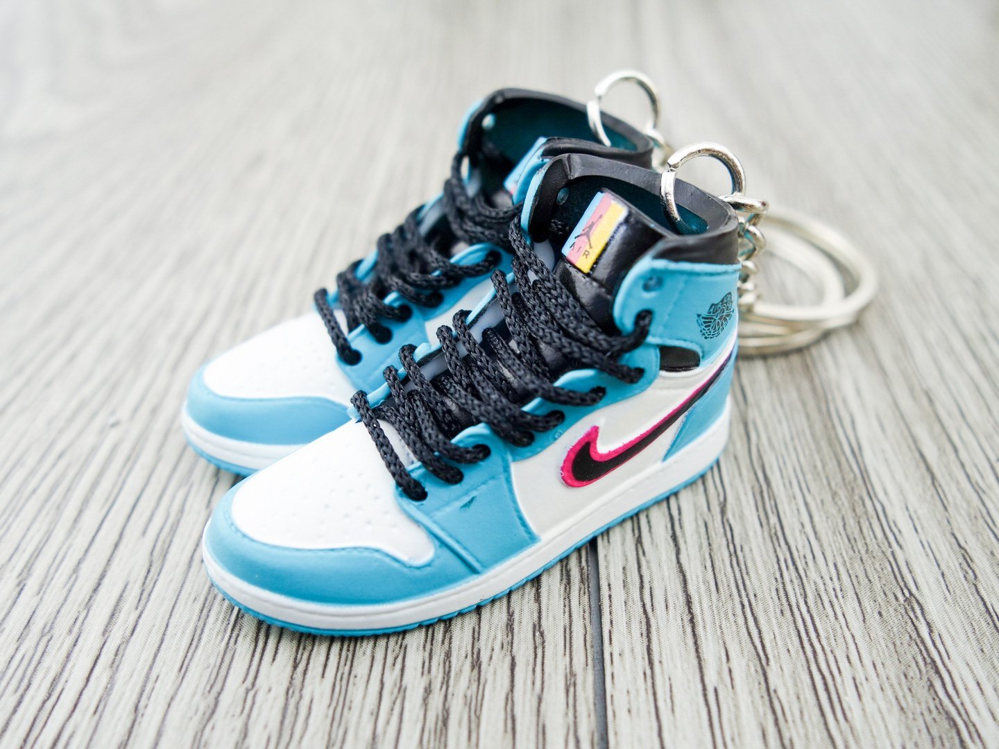 Mini sneaker keychain 3D Air Jordan 1 - South Beach HQ - Sneakers Passion