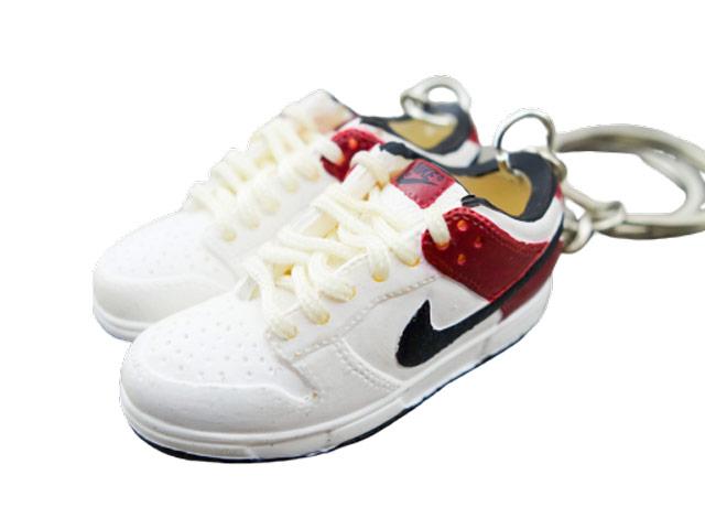 Mini sneaker keychain 3D SB Dunk - White Burgundy Black - Sneakers Passion