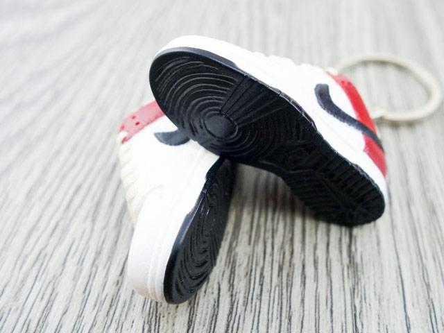 Mini sneaker keychain 3D SB Dunk - White Burgundy Black - Sneakers Passion