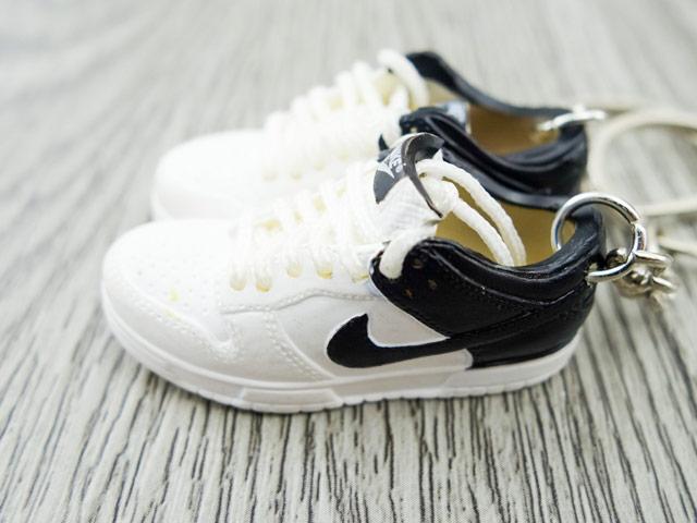 Mini sneaker keychain 3D SB Dunk - Black and White - Sneakers Passion