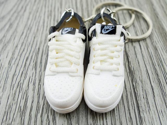 Mini sneaker keychain 3D SB Dunk - Black and White - Sneakers Passion