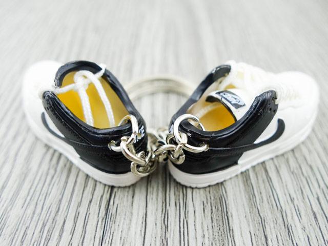 Mini sneaker keychain 3D SB Dunk - Black and White - Sneakers Passion