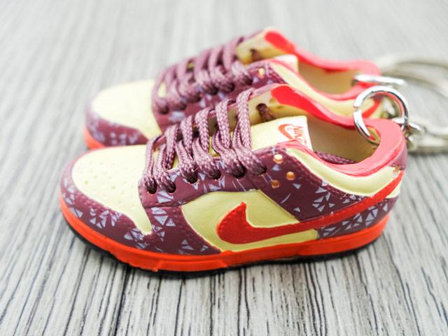 Mini sneaker keychain 3D SB Dunk - Red Beige - Sneakers Passion