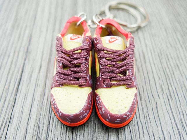 Mini sneaker keychain 3D SB Dunk - Red Beige - Sneakers Passion