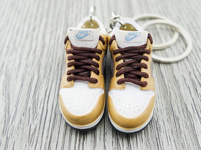 Mini sneaker keychain 3D SB Dunk - Camel - Sneakers Passion