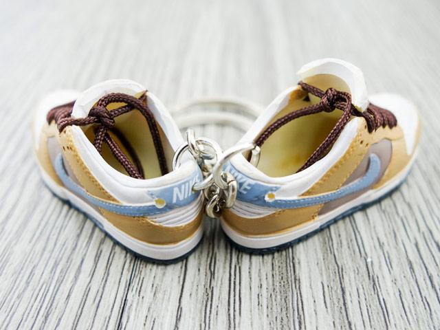 Mini sneaker keychain 3D SB Dunk - Camel - Sneakers Passion
