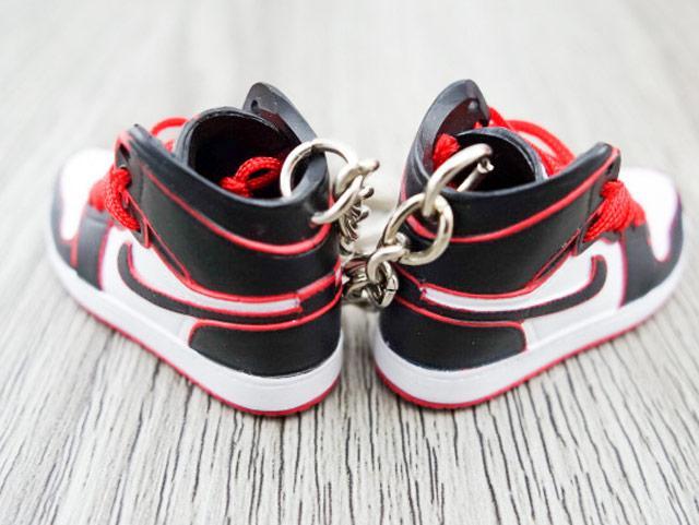 Mini sneaker keychain 3D Air Jordan 1 - High Bloodline - Sneakers Passion