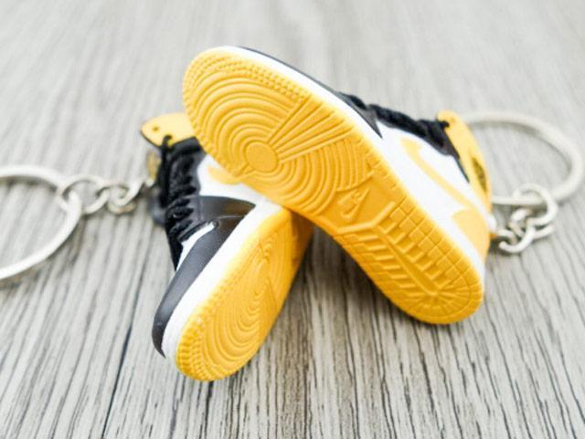 Mini sneaker keychain 3D Air Jordan 1 OG- Yellow Ochre HQ - Sneakers Passion