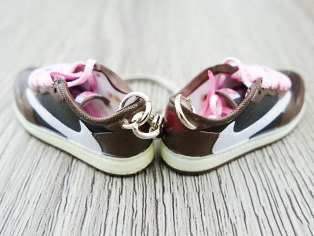 Mini sneaker keychain 3D Air Jordan 1 Low - Travis Scott - Sneakers Passion