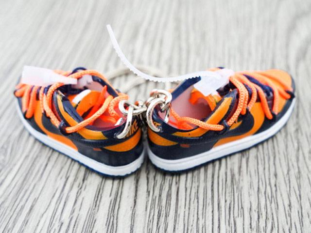 Mini sneaker keychain 3D Dunk Low OW - University Gold Midnight Navy - Sneakers Passion