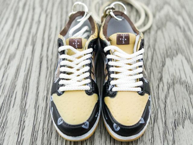 Mini sneaker keychain 3D Dunk SB low X Travis Scott HQ - Sneakers Passion