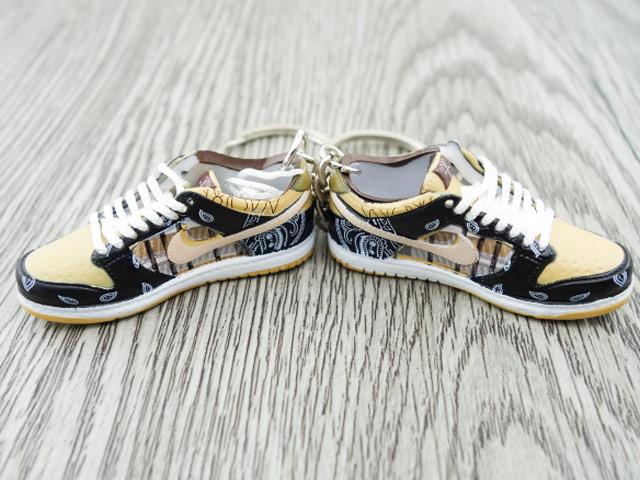 Mini sneaker keychain 3D Dunk SB low X Travis Scott HQ - Sneakers Passion